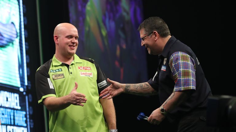 UNIBET PREMIER LEAGUE DARTS 2018.METRO ARENA.NEWCASTLE,.PIC;LAWRENCE LUSTIG .GARY ANDERSON V MICHAEL VAN GERWEN.MICHAEL VAN GERWEN IN ACTION