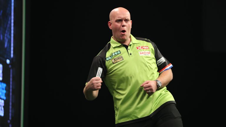 UNIBET PREMIER LEAGUE DARTS 2018.3 ARENA.DUBLIN,.IRELAND.PIC;LAWRENCE LUSTIG .MICHAEL VAN GERWEN V ROB CROSS.MICHAEL VAN GERWEN IN ACTION