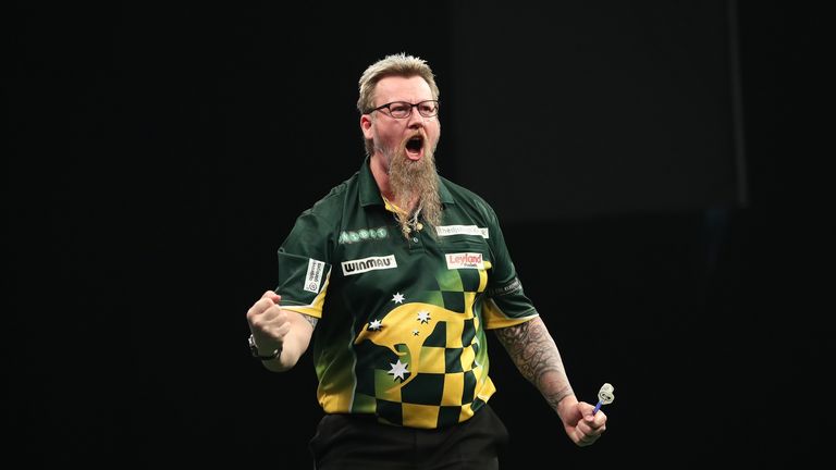 UNIBET PREMIER LEAGUE DARTS 2018.3 ARENA.DUBLIN,.IRELAND.PIC;LAWRENCE LUSTIG .MENSUR SULJOVIC V SIMON WHITLOCK.SIMON WHITLOCK IN ACTION