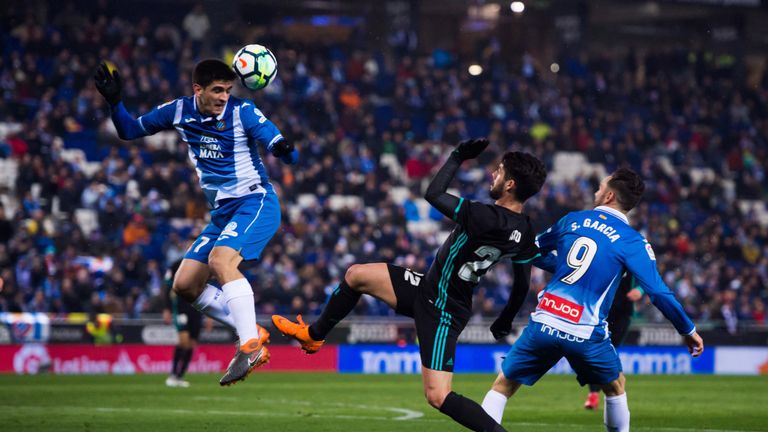 Gerard Moreno wins a header