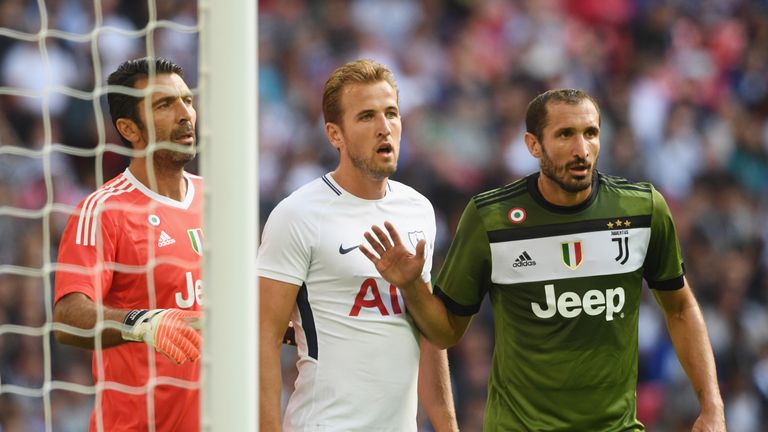 LONDON, ENGLAND - AUGUST 05: Harry Kane of Tottenham is marked by Gianluigi Buffon and Giorgio Chiellini of Juve during the pre-season match between Totten