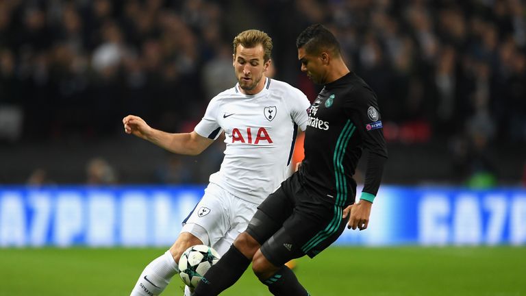 LONDON, ENGLAND - NOVEMBER 01:  Harry Kane of Tottenham Hotspur and Casemiro of Real Madrid battle for the ball during the UEFA Champions League group H ma