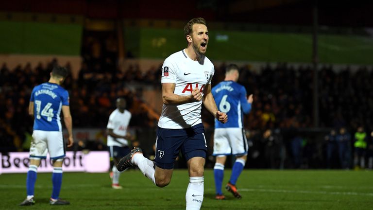 Harry Kane scored from the spot late on to put Tottenham 2-1 up