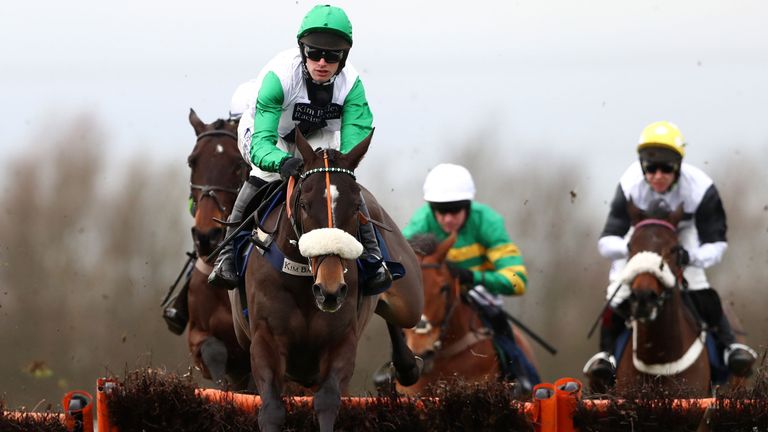 Vinndication is clear of his rivals at Huntingdon