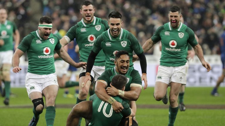 Ireland celebrate after Sexton's successful drop-goal at the last 