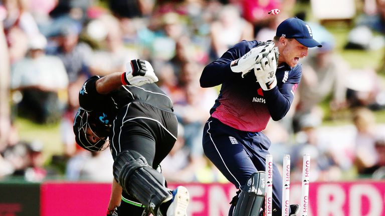Jos Buttler runs out Colin de Grandhomme