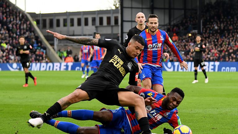 LONDON, ENGLAND - FEBRUARY 04:  Kenedy of Newcastle United is challenged by Timothy Fosu-Mensah of Crystal Palace during the Premier League match between C