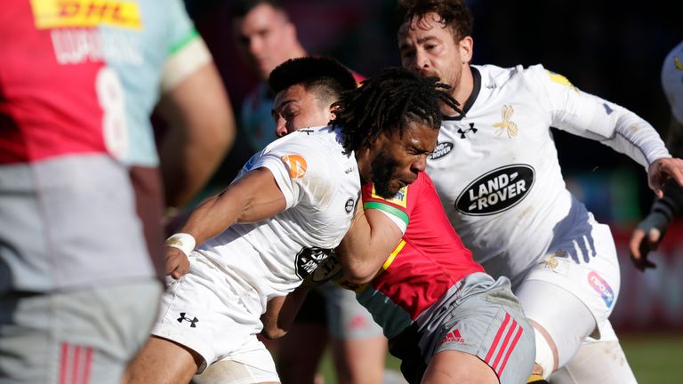 LONDON, ENGLAND - FEBRUARY 11: Kyle Eastmond of Wasps fouls Marcus Smith of Harlequins to earn a red card during the Aviva Premiership match between Harleq