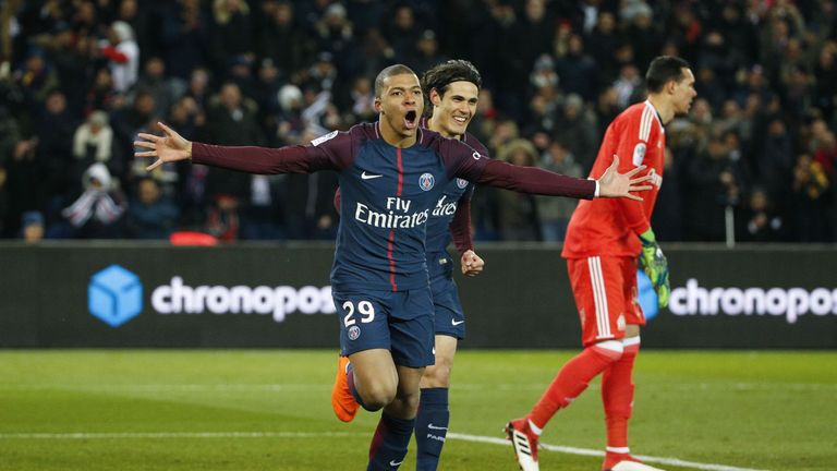 Paris Saint-Germain's French forward Kylian Mbappe (C) celebrates with his teammate Paris Saint-Germain's Uruguayan forward Edinson Cavani after scoring a 