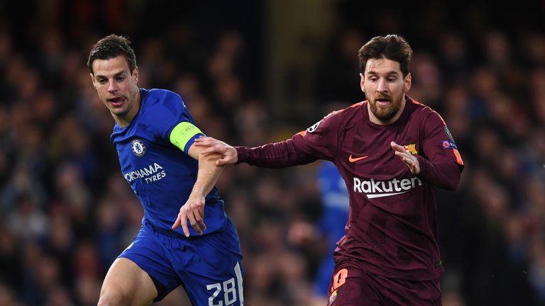 LONDON, ENGLAND - FEBRUARY 20:  Lionel Messi of Barcelona is challenged by Cesar Azpilicueta of Chelsea during the UEFA Champions League Round of 16 First 
