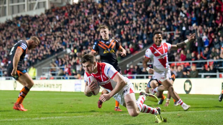 St Helens' Mark Percival goes in to score - credit Allan McKenzie/SWpix.com