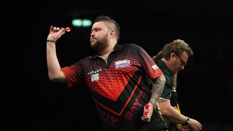UNIBET PREMIER LEAGUE DARTS 2018.MERCEDES-BENZ ARENA.BERLIN,.GERMANY.PIC;LAWRENCE LUSTIG .MICHAEL SMITH V SIMON WHITLOCK.MICHAEL SMITH IN ACTION