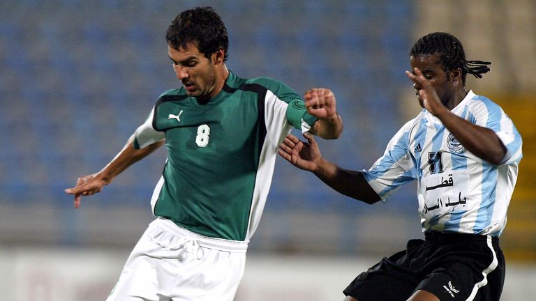 Doha, QATAR:A file photo taken 25 March 2005 shows Al-Wakra club's Colombian player Johan Montana (R) fighting for the ball with Pep Guardiola