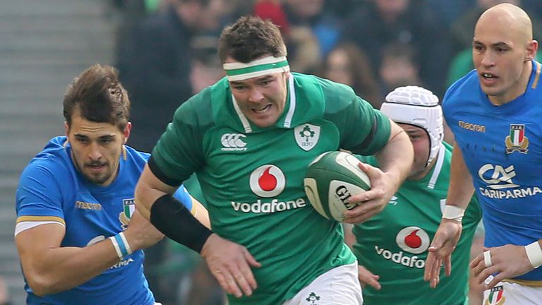 Ireland's flanker Peter O'Mahony makes a break during the Six Nations international rugby union match between Ireland and Italy at the Aviva Stadium in Dub