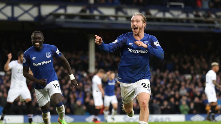 Tom Davies makes it 3-0 to Everton