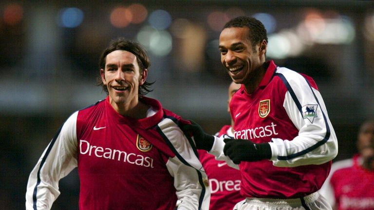 LONDON, UNITED KINGDOM:  Arsenal's French players Robert Pires (L) and Thierry Henry (R) celebrate Pires' equalising goal in the second half during the Pre