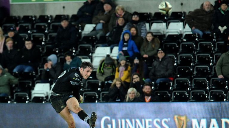 Sam Davies kicks the match-winning conversion for Ospreys in Round 16 of the Guinness PRO14