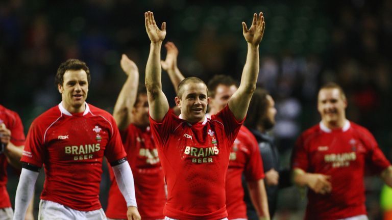 LONDON - FEBRUARY 02:  Shane Williams (C) of Wales celebrates with teammates following his team's victory during the RBS Six Nations Championship match bet