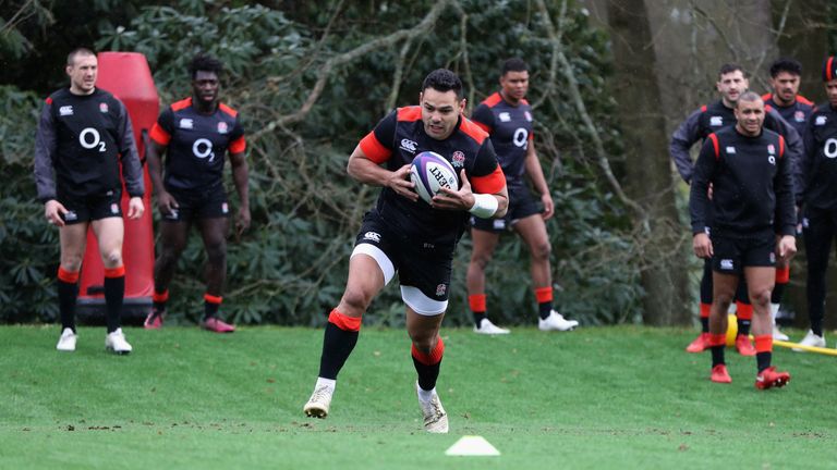 BAGSHOT, ENGLAND - FEBRUARY 20:  Ben Te'o breaks with the ball during the England training session held at Pennyhill Park on February 20, 2018 in Bagshot, 