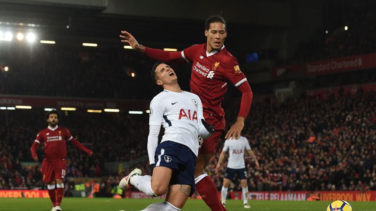 TOPSHOT - Tottenham Hotspur's Argentinian midfielder Erik Lamela (L) goes down from a tackle by Liverpool's Dutch defender Virgil van Dijk (R), leading to 