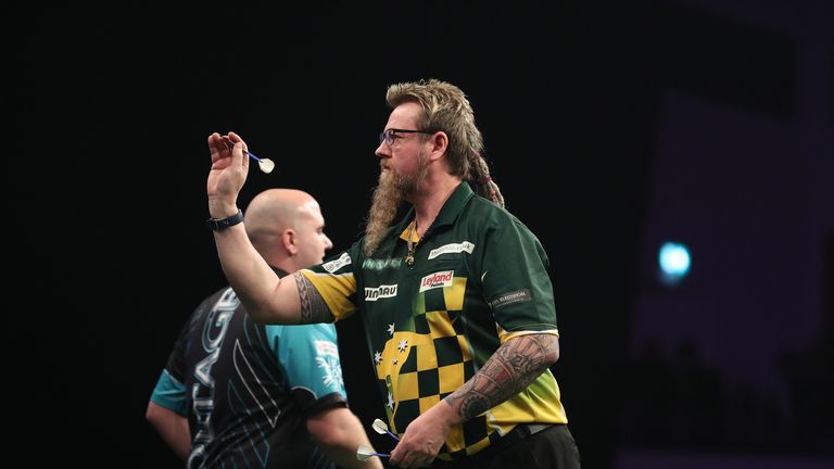 UNIBET PREMIER LEAGUE DARTS 2018.MOTORPOINT ARENA.CARDIFF,.WALES.PIC;LAWRENCE LUSTIG .SIMON WHITLOCK V ROB CROSS.SIMON WHITLOCK  IN ACTION