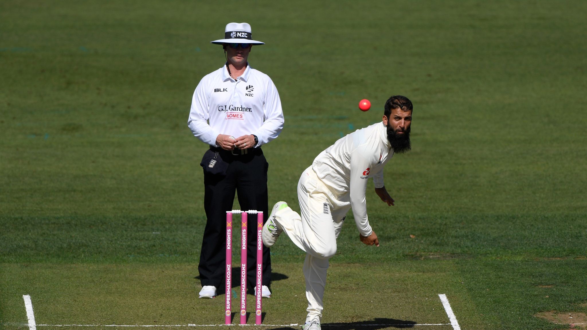  Foto zu Joe Root scores century for England in tour match against New Zealand 
