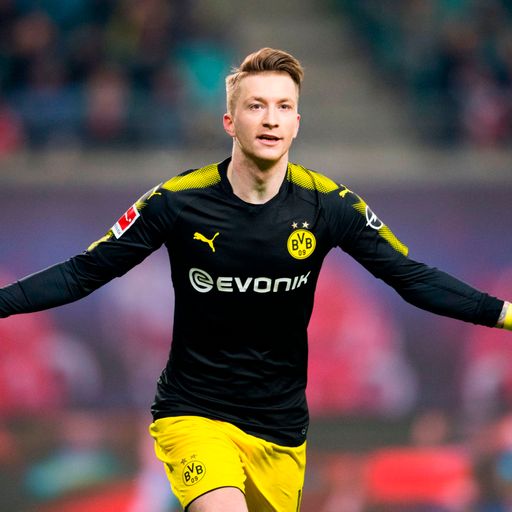 Reus signs new Dortmund deal