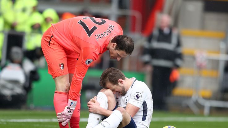 Harry Kane suffers an injury during Tottenham's game at Bournemouth