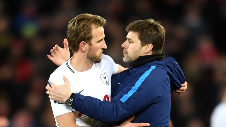 Tottenham striker Harry Kane with manager Mauricio Pochettino