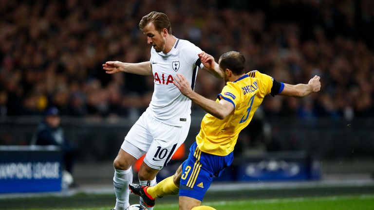 Harry Kane is challenged by Giorgio Chiellini