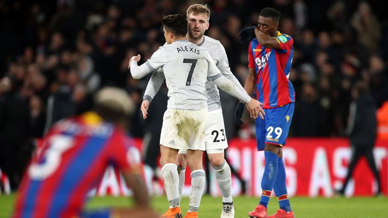 Manchester United's Alexis Sanchez and Luke Shaw celebrate at the final whistle during the Premier League match at Selhurst Park, London. PRESS ASSOCIATION Photo. Picture date: Monday March 5, 2018. See PA story SOCCER Palace. Photo credit should read: John Walton/PA Wire.