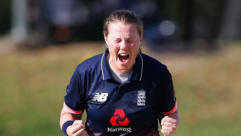 COFFS HARBOUR, AUSTRALIA - OCTOBER 29:  England's Anya Shrubsole celebrates the wicket of Australia's Ellyse Perry during the Women's International One Day match between Australia and England on October 29, 2017 in Coffs Harbour, Australia.  (Photo by Jason O'Brien/Getty Images)