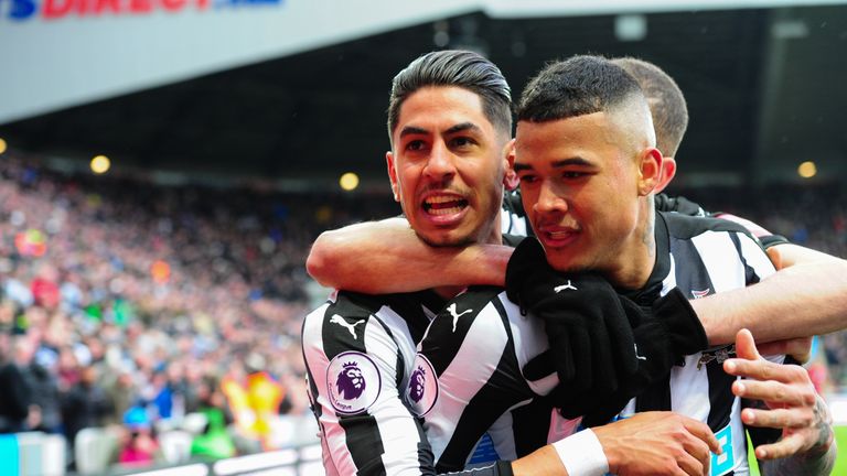 Ayoze Perez celebrates with teammates after scoring Newcastle United's winning goal at home to Huddersfield Town