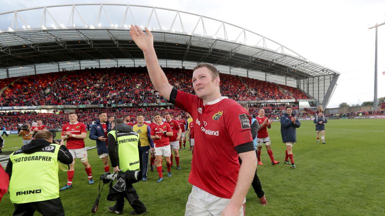 Munster vs Ospreys.Munster's Donnacha Ryan waves goodbye to the crowd at Thomond Park.Mandatory Credit ..INPHO/Morgan Treacy