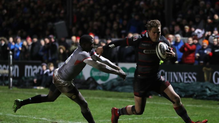 EDINBURGH, SCOTLAND - JANUARY 05: Duhan van der Merwe of Edinburgh Rugby breaks away and scores his team's third try during the Guinness Pro14 match between Edinburgh Rugby and Southern Kings at Myreside on January 5, 2018 in Edinburgh, Scotland. (Photo by Ian MacNicol/Getty Images)