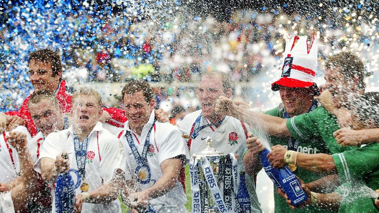 England's players celebrate their Six Nations Grand Slam in 2003