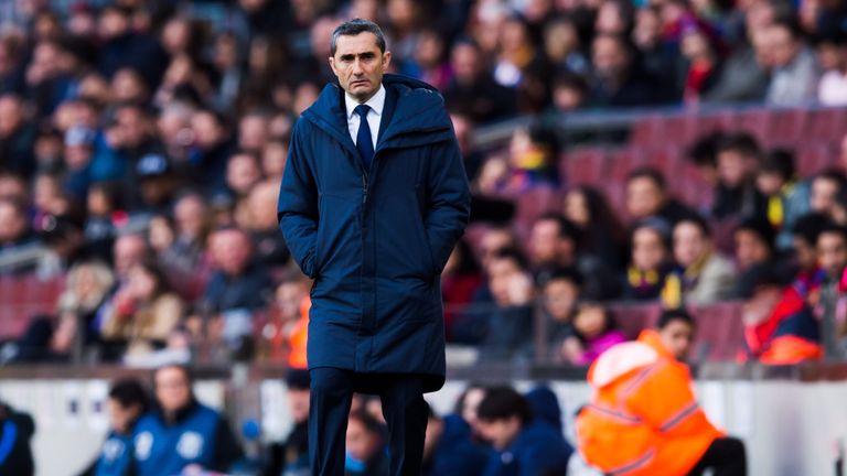 Ernesto Valverde watches on during Barcelona v Athletic Bilbao in La Liga 