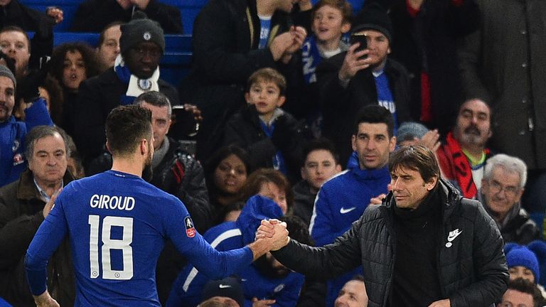 Olivier Giroud is certain manager Antonio Conte has not lost the Chelsea dressing room