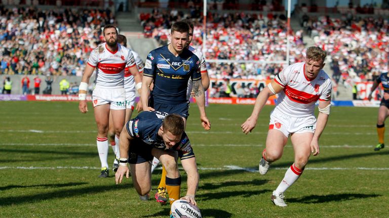 Hull FC's Steve Michaels scores the winning try against Hull KR