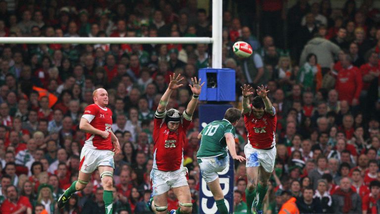 Ronan O'Gara's drop-goal under immense defensive pressure