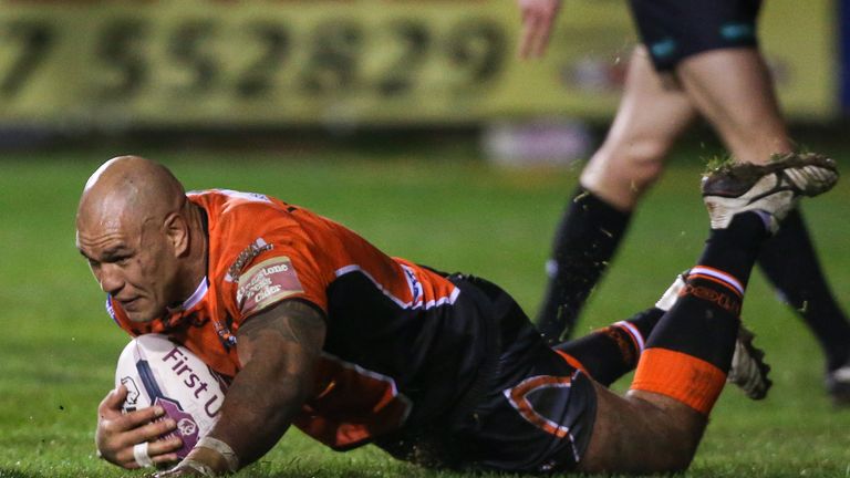 Jake Webster scores for Castleford against Leeds 