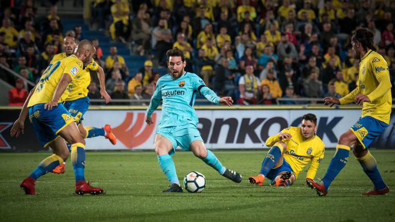 Lionel Messi is surrounded by Las Palmas players during the La Liga match at the Gran Canaria Stadium on March 01, 2018