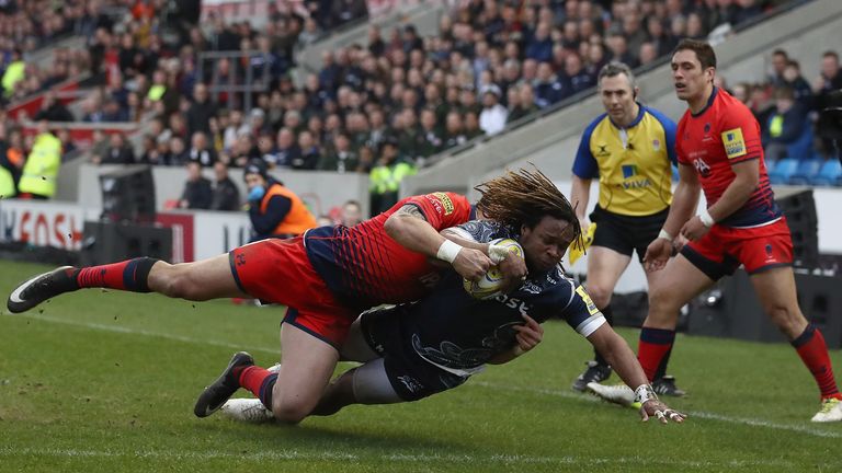 Marland Yarde scores a try for Sale Sharks against Worcester Warriors in Round 18 of the Aviva Premiership
