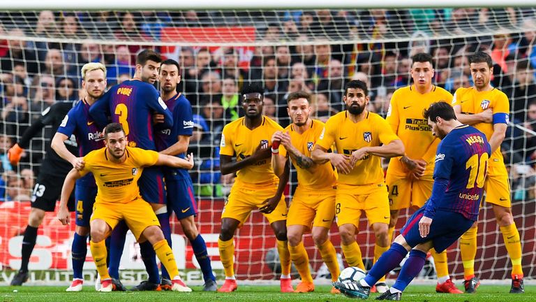 BARCELONA, SPAIN - MARCH 04:  Lionel Messi of FC Barcelona scores the opening goal during the La Liga match between Barcelona and Atletico Madrid at Camp Nou on March 4, 2018 in Barcelona, Spain.  (Photo by David Ramos/Getty Images)