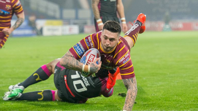 Oliver Roberts scores Huddersfield Giants' only try of the game against Hull KR