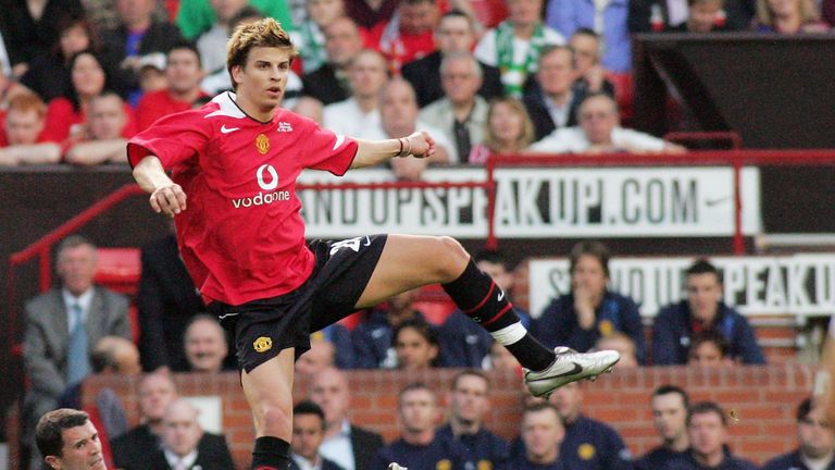 Roy Keane and Gerard Pique in action during Keane's testimonial in 2006