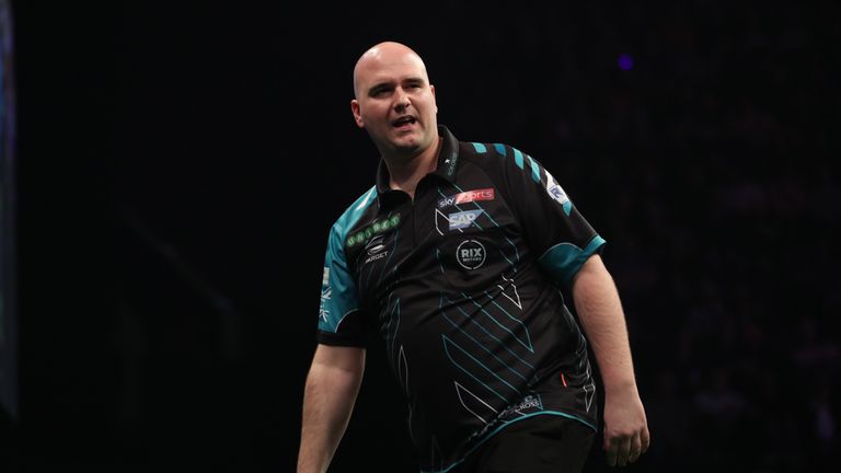 UNIBET PREMIER LEAGUE 2018.MOTORPOINT ARENA.NOTTINGHAM.PIC;LAWRENCE LUSTIG.ROB CROSS V MENSUR SULJOVIC.ROB CROSS IN ACTION.