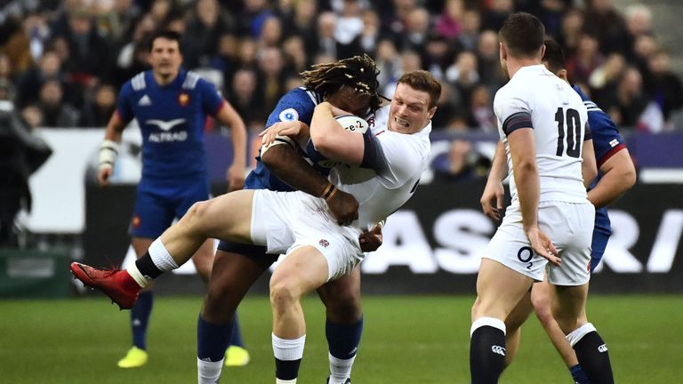 Sam Simmonds (C) is tackled by France centre Mathieu Bastareaud 