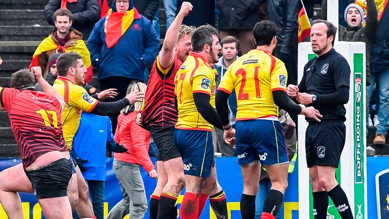 Players from Spain confront referee Vlad Iordaschescu after the 18-10 defeat to Belgium in the Rugby World Cup 2019 Europe Qualifier on March 18, 2018 in Brussels