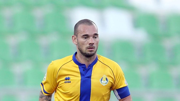 Wesley Sneijder in action for Al Gharafa
